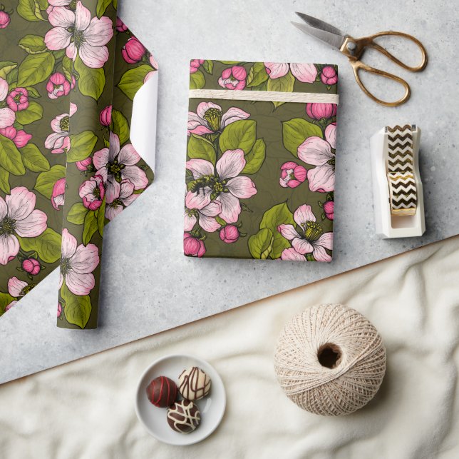 Äppelblommar på mörk grönt presentpapper (Hantverk)
