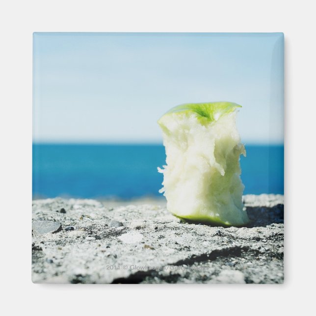 Äppelhärden i smutsen magnet (Framsidan)