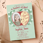 Äpple från vår Öga Cute Kids Foto Birthday Inbjudningar<br><div class="desc">Den här söta och moderna "äpplet från öga"-barnens födelsedag har ett äpple med barnen i det. Kontakta oss på ThePaperieGarden@gmail.com för ytterligare frågor.</div>