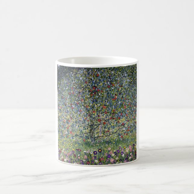 Apple Träd (av Gustav Klimt) Kaffemugg (Center)