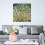Apple Träd av Gustav Klimt, Vintage Art nouveau Poster<br><div class="desc">Apple Träd (1912) av Gustav Klimt är en vintage av bra av Victorian Era Symbolism. En naturscen med ett äpple träd i en fruktodling på en gård med mogna frukter och äppelblommar. Blommigten är i fullt blomma med vår blommor. Om konstnären: Gustav Klimt (1862-1918) var en österrikisk symbolmålare och en...</div>