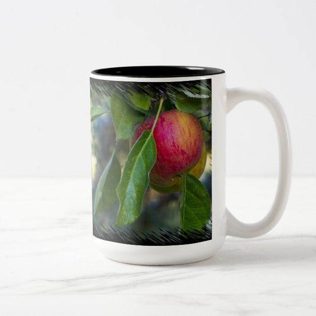 Äpplen 3 på svart Två-Tonad mugg (Höger)