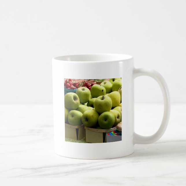 Äpplen och jordgubbar på bondens marknad kaffemugg (Höger)