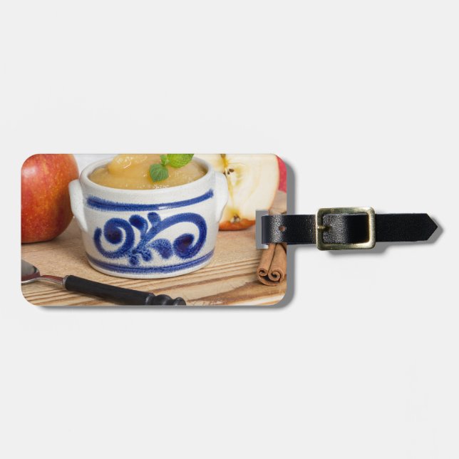 Applesauce med kanel i stenkolskål bagagebricka (Horisontell Framsida)