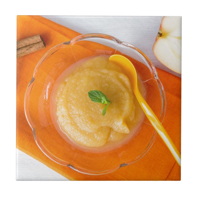 Applesauce med kanel och orange kakelplatta (Framsidan)