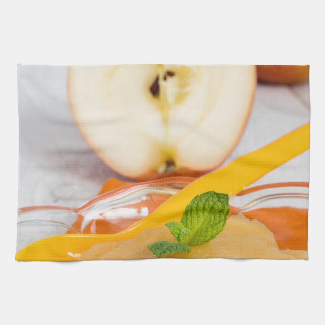 Applesauce med kanel och orange kökshandduk (Horisontell)