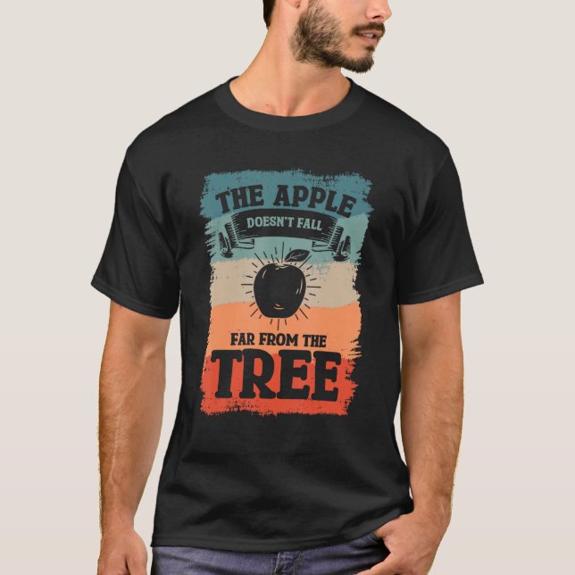 Äpplet kommer inte långt från fruktköttet Träd T Shirt (Framsida)