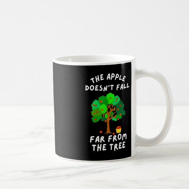 Äpplet kommer inte långt från Roligten Träd Kaffemugg (Höger)
