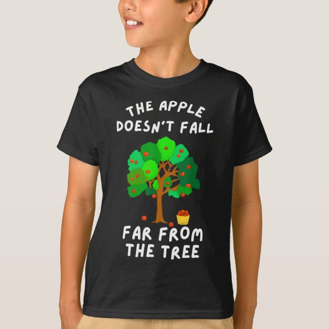 Äpplet kommer inte långt från Roligten Träd T Shirt (Framsida)