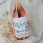 Apres Ski Bachelorette Party Favors Vinflaska Etikett<br><div class="desc">Om du planerar en vinterbachelorette-flykting är Après Ski party-plaggen perfektens tillskott för att göra helg extra speciell! Varje biet ger en lekfull, festlig bild av firande med charmerande handritade illustrationer av skidor, cocktails, snö bunnies, disco bollar, champagne, skidskor och mycket annat. Designat för att fånga det väsentliga i en skidreträtt...</div>