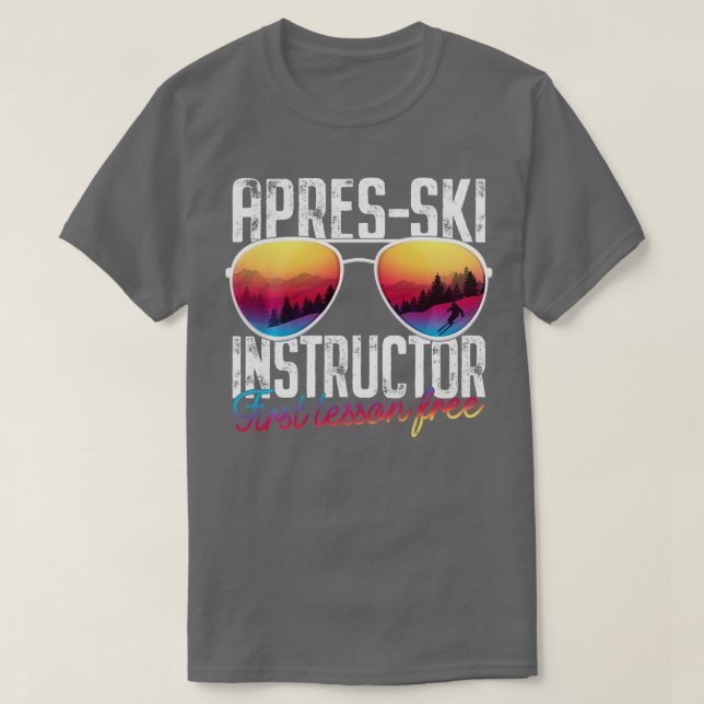 Apres Ski Instructor First Lesson Free Funny Skiin T Shirt (Design framsida)