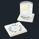Après Ski Klubb Royal Blue Winter Ski Resort Vapen Stenunderlägg<br><div class="desc">Après Ski Klubb,  royalet blått vinterskidort vapensköld sten underlägg. Anpassa till skidåret resa,  skidorten namn och platsen där du bor. Perfekt som minnesstund eller gåva för att minnas ett skidskidat resa eller för ett après skidskidtemaparty. Designad för att matcha vår Après Ski Klubb Collection.</div>