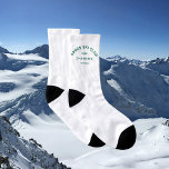 Après Ski Klubb Winter Grönt Ski Vapensköld Unisex Strumpor<br><div class="desc">Après Ski Klubb grönt ski resort vapensköld med år, unisex-strumpor. Anpassa till skidåret resa, skidorten namn och platsen där du bor. Perfekt för en destinationsskidsport resa, som en gåva för att minnas ett tidigare resa eller för ett après skidtema, en kandidat eller ett bachelorette-parti. Designad för att matcha vår Après...</div>