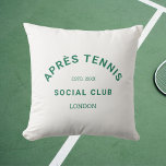Après Tennis Social Klubb Anpassningsbar Grönt Vap Kudde<br><div class="desc">Après Tennis Social Klubb Grönt Vapensköld tennis utomhuskudde. Anpassa till år och plats. Perfekten memento for a tennis älskare eller som dekor för ett après tennis temaparty eller en tennis social klubb. Designad för att matcha vår Après Tennis Social Klubb Collection.</div>