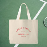 Après Tennis Social Klubb Anpassningsbar Rosa Vape Jumbo Tygkasse<br><div class="desc">Après Tennis Social Klubb Rosa Vapensköld tennis tote bag. Anpassa till år och plats. Perfekt för att ha med dig dina tennis-essentialer,  som gåva till en tennis älskare eller som presentväskor till en tennistemakabhelor eller bachelorettfest. Designad för att matcha vår Après Tennis Social Klubb Collection.</div>