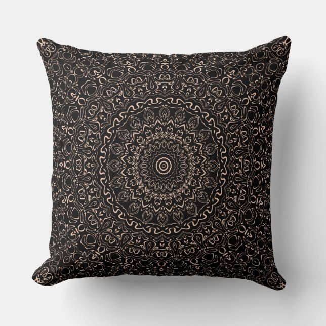 Apricot Beige Mandala med Elegant Symmetry Kudde (Framsida)