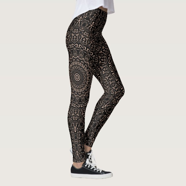 Apricot Beige Mandala med Elegant Symmetry Leggings (Höger)