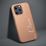 Apricot White Elegant Calligraphy Script Namn<br><div class="desc">Apricot Shimmer White Elegant Calligraphy Script Anpassningsbar Personlig Namn iPhone 14 Smart Phone Case har en modern och trendig enkel utformning och snyggt med din personlig namn i elegant-handskriven calligraphy-skripttypografi på en metallisk aprikoshimmerbakgrund. Designad av ©Evco Studio www.zazzle.com/store/evcostudio</div>
