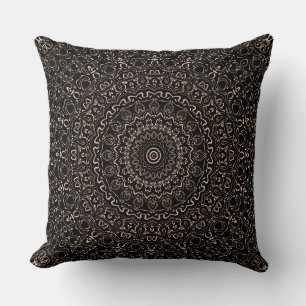 Aprikos Beige Mandala med Elegant Symmetri Kudde