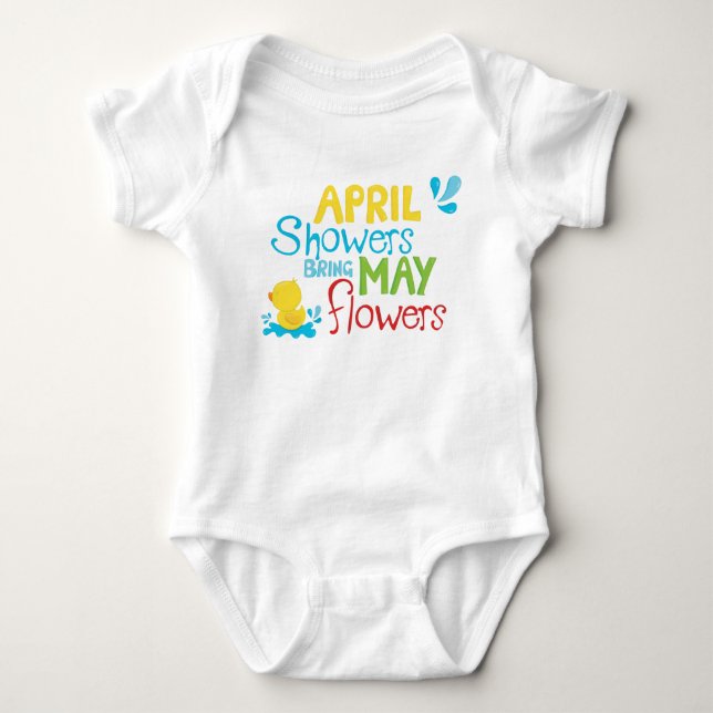 April Shoings Brings May Flowers T Shirt (Framsida)