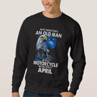 April underskatta aldrig en gammal man med en moto lång ärmad tröja