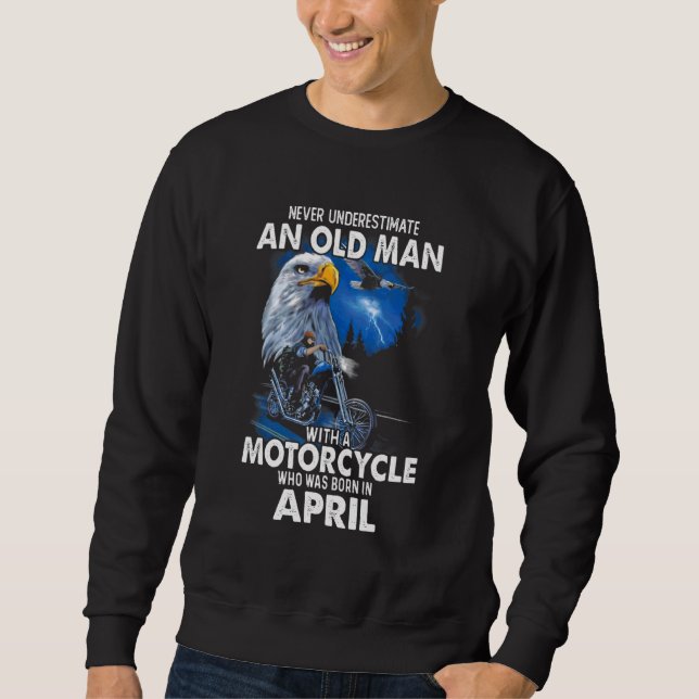 April underskatta aldrig en gammal man med en moto lång ärmad tröja (Framsida)