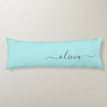 Aqua Blue Teal Modern Script Girly Monogram Namn Kroppskudde<br><div class="desc">Aqua Blue Teal Simple Script Monogram Namn Body Pillow. Kudden gör perfekten söt 16 födelsedag,  bröllop,  möhippa,  babydusch eller bachelorette-gåva till någon som dekorerar hennes rum i ro guld.</div>