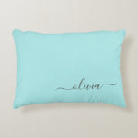 Aqua Blue Teal Modern Script Girly Monogram Namn Prydnadskudde<br><div class="desc">Aqua Blue Teal Script Monogram Namn och Initial Pillow. Kudden gör perfekten söt 16 födelsedag,  bröllop,  möhippa,  babydusch eller bachelorette-gåva till någon som dekorerar hennes rum i ro guld.</div>