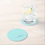 Aqua Blue Teal Modern Script Girly Monogram Namn Underlägg Papper Rund<br><div class="desc">Aqua Blue Teal Simple Script Monogram Namn Pappra Underlägg. Det gör perfekt studenten,  födelsedag,  bröllop,  möhippa,  årsdag,  babydusch eller bachelorette-fest till någon som glam lyx och chic stilar.</div>