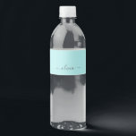 Aqua Blue Teal Modern Script Girly Monogram Namn Vattenflaska Etikett<br><div class="desc">Vattenflaska för Aqua Blue Teal Monogram Namn-etikett. Det gör perfekten söt 16-årsjubileum,  bröllop,  möhippa,  årsdag,  kväll,  babydusch eller bachelorette-fest för någon som glam lyxen och chic stilar i kärlek.</div>