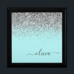 Aqua Blue Teal Silver Glitter Monogram Minnesask<br><div class="desc">Aqua Blue - Teal and Silver Gnistra Glitter skriver Monogram Namn Jewelry Keepsakbox. Det gör perfekt studenten,  födelsedag,  bröllop,  möhippa,  årsdag,  babydusch eller bachelorette-fest till någon som glam lyx och chic stilar.</div>