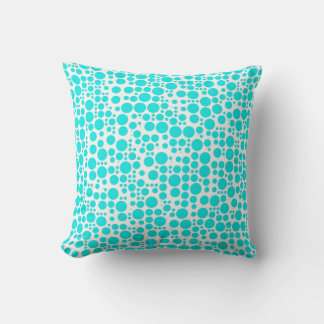 Aqua (cyan) Polka dots på vit bakgrund Kudde