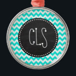 Aqua Färg Chevron; Vintage Chalkboard-utseende Julgransprydnad Metall<br><div class="desc">Du kommer att kärlek med den här söta, elegant, vintage-chalkboard-designen med Aqua Färg Chevron; zig zag mönster design! Vi inbjudan dig till vår butik, Baby Shower Boutique, för att visa den här coolans reflextavla på många fler underbara anpassaden, bland annat inbjudningar till barnskor och pojke och gåvor till flickor! Tack!...</div>