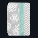 Aqua och Grått Monogram Chevron och Blommigt iPad Mini Skydd<br><div class="desc">Utformningen av mönster är giftig och blandad med lumpy zigzag chevron rand och moderna krysanthemumblommor. Att konvertera rugby rand-bandet med personlig monogram namn eller initialer. Klicka på Anpassa om du vill ändra teckensnitt i monogram och färg om du vill skapa ditt eget unika teckensnitt i ett typsnitt.</div>