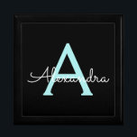 Aqua Teal Blue Script Girly Monogram Namn Minnesask<br><div class="desc">Black and Aqua Blue Teal Simple script Monogram Namn Jewelry Keepsakbox. Det gör perfekt studenten,  födelsedag,  bröllop,  möhippa,  årsdag,  babydusch eller bachelorette-fest till någon som glam lyx och chic stilar.</div>