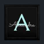 Aqua Teal Blue Script Girly Monogram Namn Minnesask<br><div class="desc">Black and Aqua Blue Teal Simple script Monogram Namn Jewelry Keepsakbox. Det gör perfekt studenten,  födelsedag,  bröllop,  möhippa,  årsdag,  babydusch eller bachelorette-fest till någon som glam lyx och chic stilar.</div>