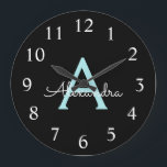 Aqua Teal Blue Script Girly Monogram Namn Stor Klocka<br><div class="desc">Aqua Teal Blue och Guld Simple Script Monogram Namn Clock. Det gör perfekten söt 16-årsdag,  bröllop,  möhippa,  årsdag,  barndusch eller filmfest för någon som kärlek glam lyx och chic stilar.</div>