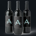 Aqua Teal Blue Script Girly Monogram Namn Vinflaska Etikett<br><div class="desc">Svart och Aqua Blue Teal Simple Script Monogram Namn Beer Flaska-etikett. Det gör perfekten söt 16-årsjubileum,  bröllop,  möhippa,  årsdag,  babydusch eller bachelorette-fest för någon som glam lyxen och chic stilar i kärlek.</div>