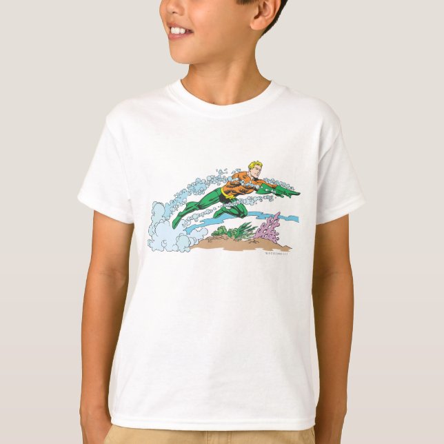 Aquaman Leaps over Coral T Shirt (Framsida)