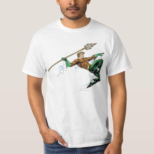 Aquaman Lunging med Spear Tee Shirt (Framsida)