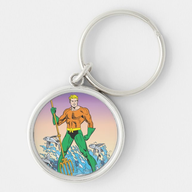 Aquaman Stands with Spear Rund Silverfärgad Nyckelring (Framsidan)