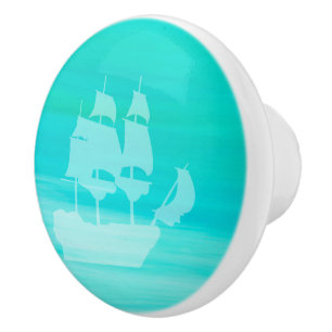 Aquamarine turquise sea vatten med segling frakt knopp