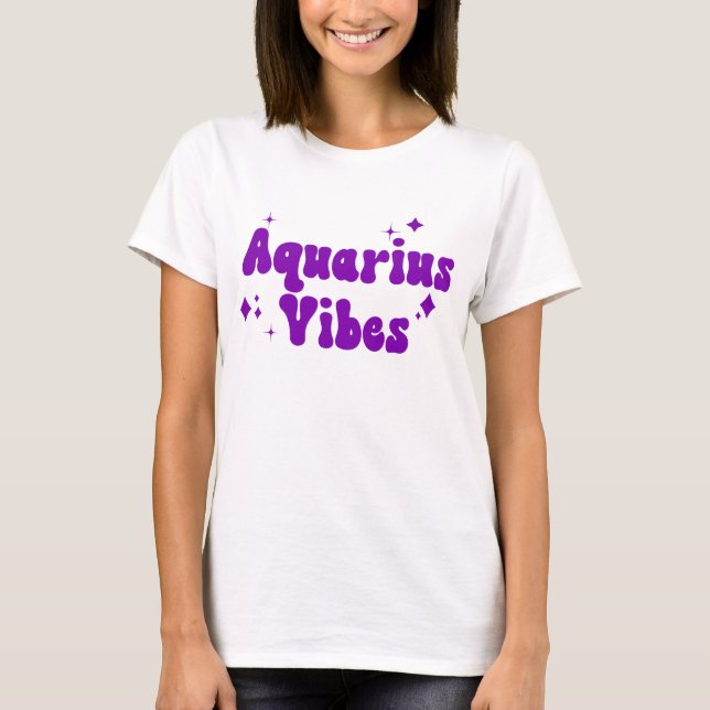 Aquarius Vibes Zodiac Astrology Lila Stars T Shirt (Framsida)