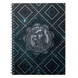 AquariusZodiacsilver som utföra i relief på Anteckningsbok Med Spiral