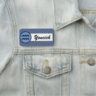 AquariusZodiacsymbol som är standart vid K Yoncich Namnbricka