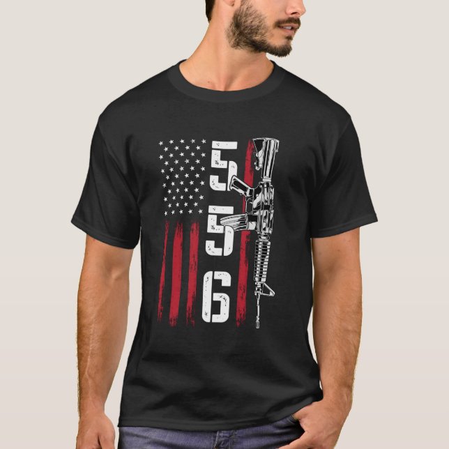 Ar15 Rifle 2:n Adt 556 Ar-15-baksida T Shirt (Framsida)