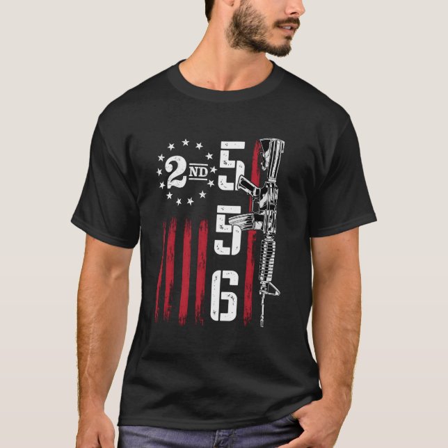 Ar15 Rifle 2:n Adt 556 Ar-15-baksida T Shirt (Framsida)