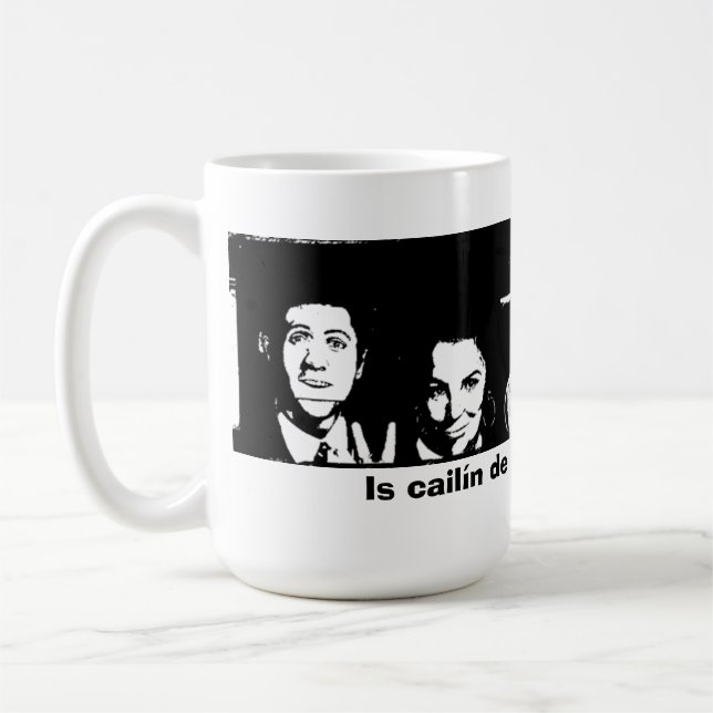 Är Cailín de chuid Dhoire mig (jag är Derry Girl) Kaffemugg (Vänster)