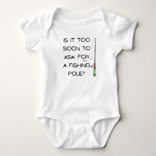 Är Det För Tidlgt Att Be Om En Fiskespö T Shirt