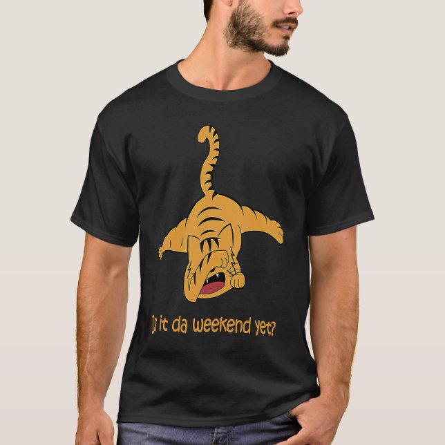 Är det helg än  Tabby Cat med attityd T Shirt (Framsida)